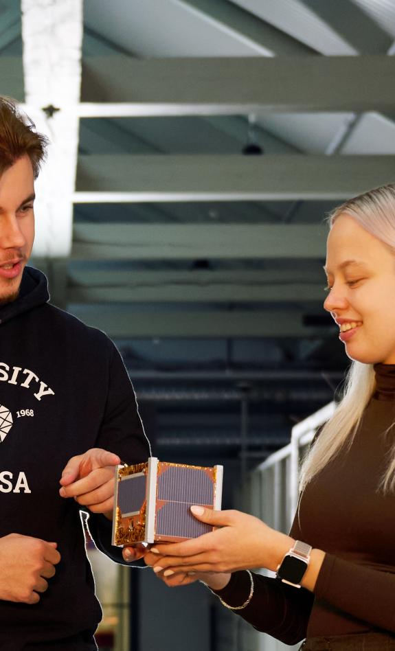 Opiskelijat ja robotti