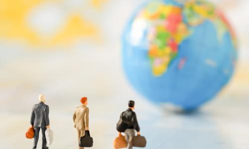 travellers and the globe, photo: Shutterstock