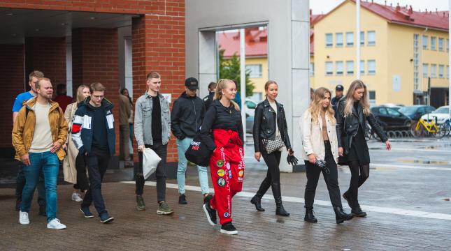 Tutor ja uusia opiskelijoita vuonna 2021