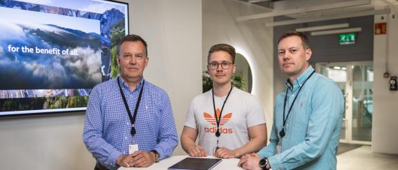 Martti Taimisto, opiskelija Joonas Kontola sekä Janne Rosenberg