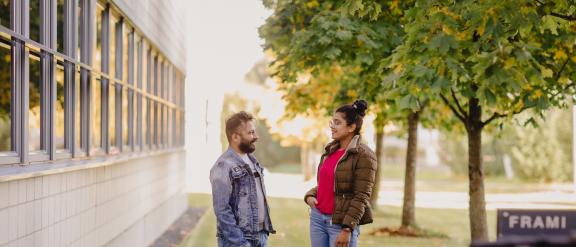Suman and Reshma on campus. Photo Taina Renkola.
