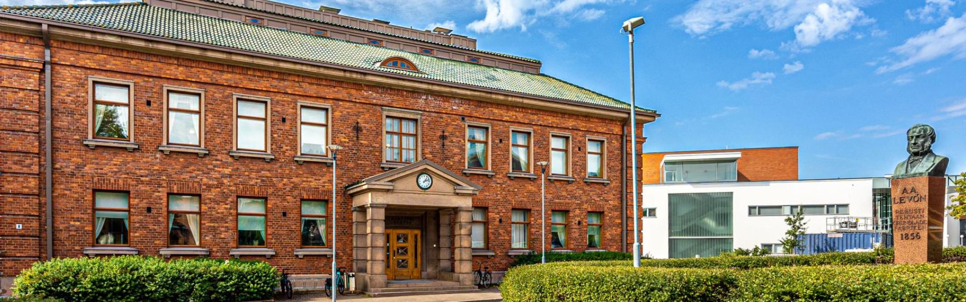 Vaasan yliopiston päärakennus