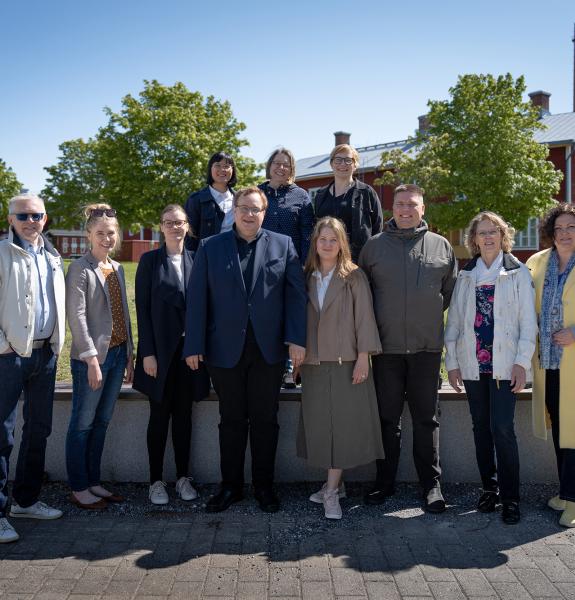 KV-tiimi kuvattuna keväällä 2023