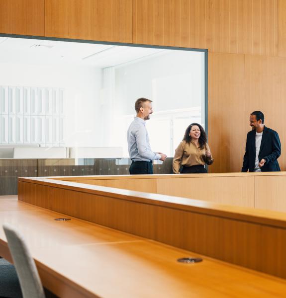 Kollegat yhdessä kampuksella