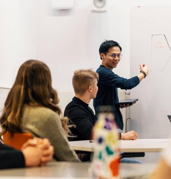 Opiskelijat luennolla