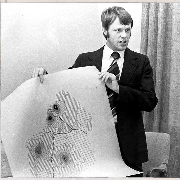 Kauko Mikkonen väitteli kauppatieteen tohtoriksi ensimmäisenä vuonna 1975