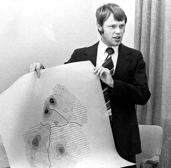 Kauko Mikkonen väitteli kauppatieteen tohtoriksi ensimmäisenä vuonna 1975