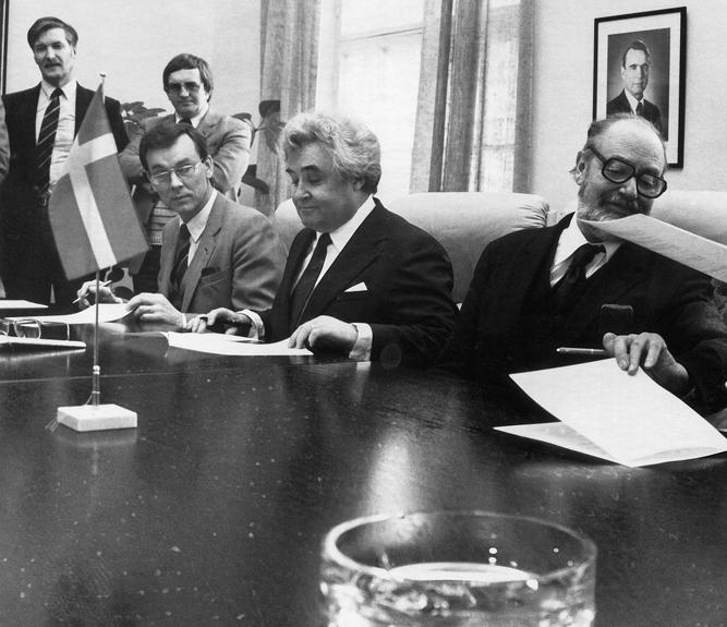 Uumajan yliopiston ja Vaasan korkeakoulun yhteistyösopimus allekirjoitettiin 16.4.1984