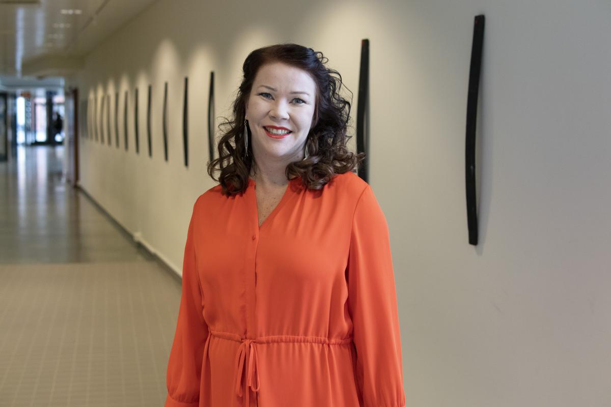 Heidi Saarinen hallway of the Tervahovi building University of Vaasa