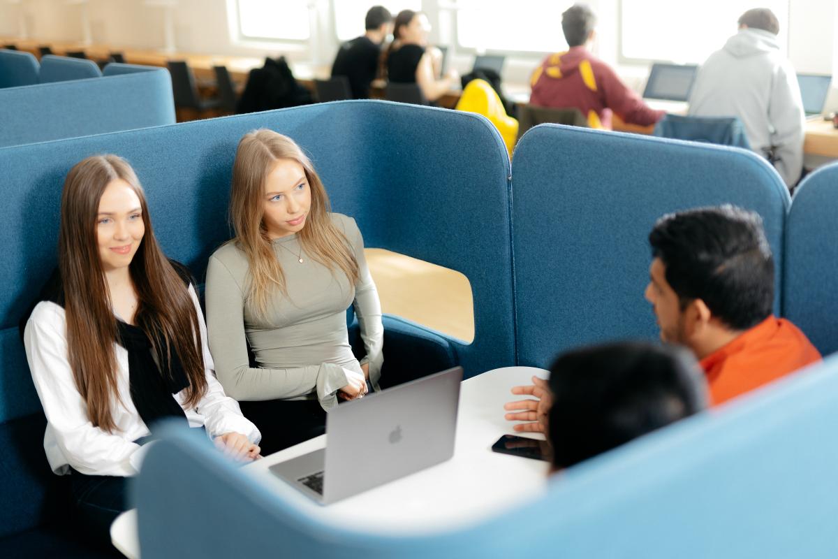 Studens of the university in the library