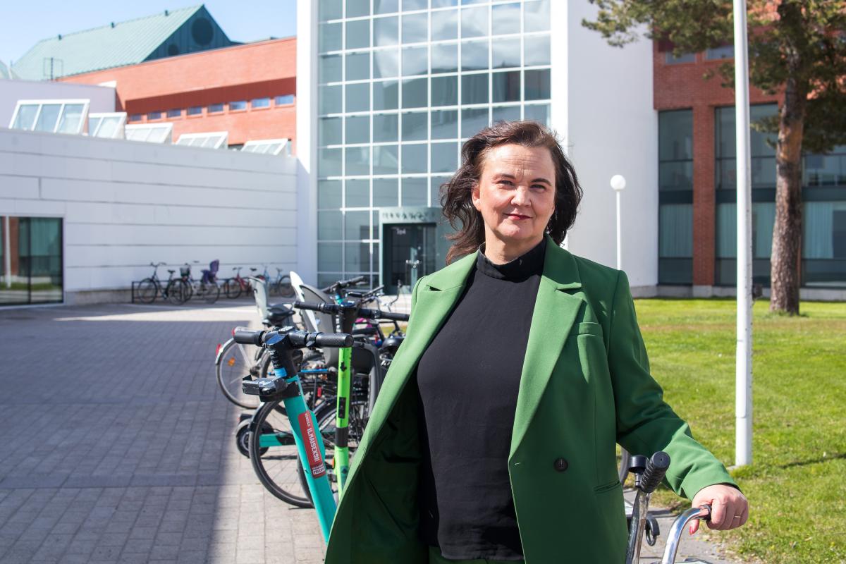 Hanna Smith Vaasan yliopiston kampuksella toukokuussa 2025