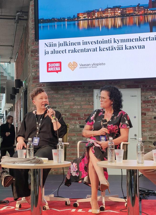 Ylijohtaja Sirkku Linna ja rehtori Minna Martikainen. Kuva: Elisa Häggström VASEK
