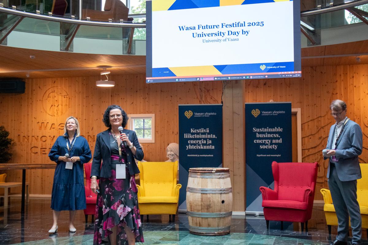 Tanja Risikko, Minna Martikainen ja Mika Grundström
