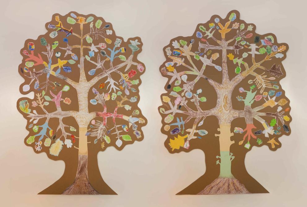 Fraktaalipuut. Kaksi lasten askartelemaan fraktaalipuuta