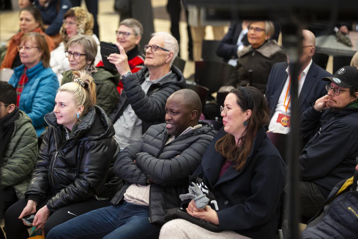 Tiedekarnevaalien yleisöä 2025 kuva Jennifer Granqvist