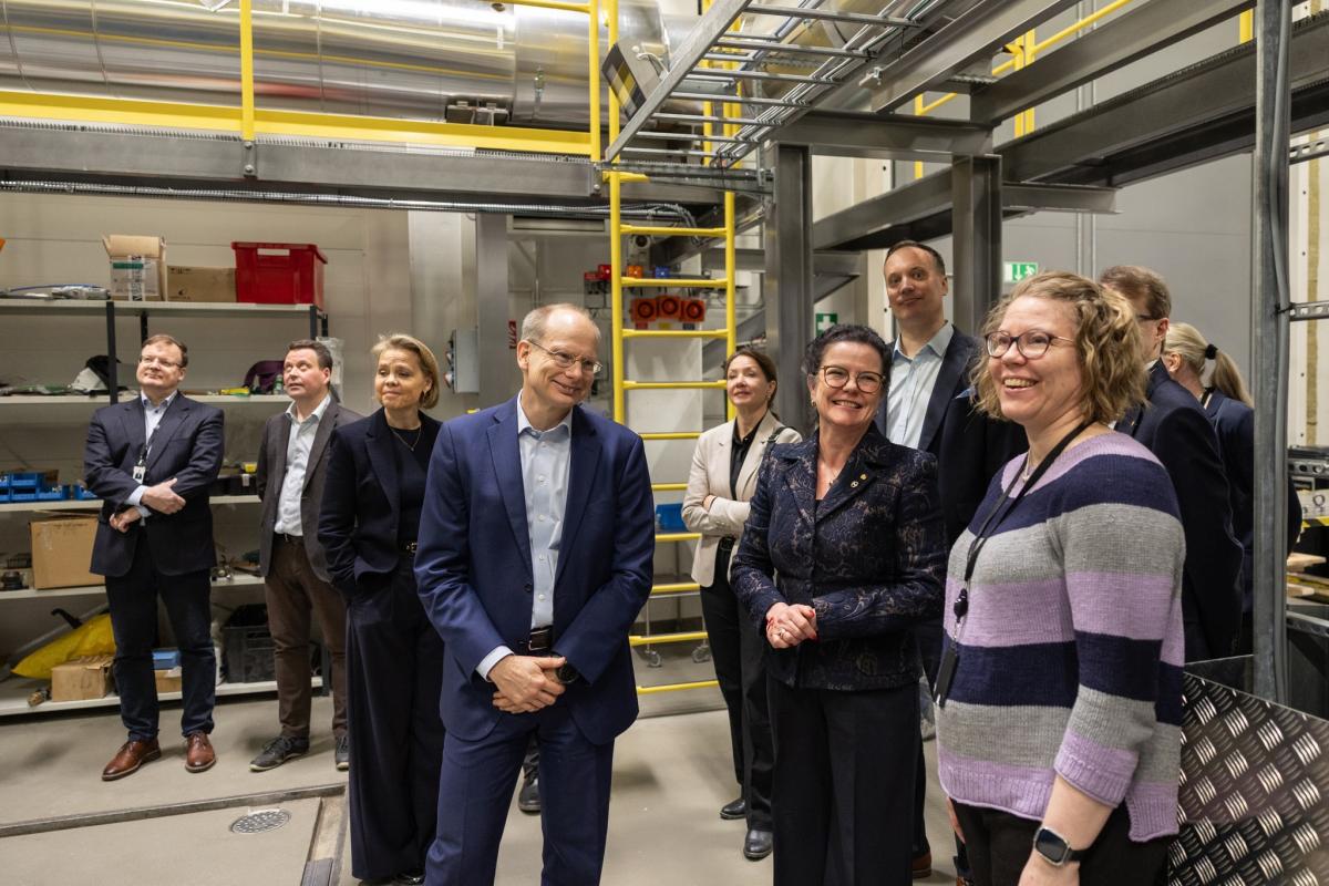 Energialaboratoriossa kierroksella