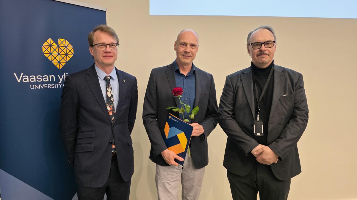 Vaasan yliopistosäätiön apurahat, kuvassa Mika Grundström, Jarl Macalka ja Ilpo Ojala