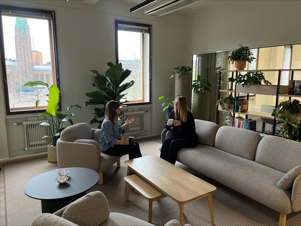 Ella ja Katariina Helsingin kampuksella