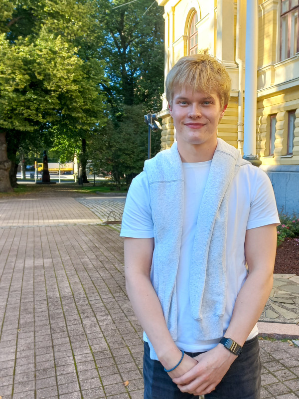 Summer School student Eeki in Vaasa town hall surroundings.