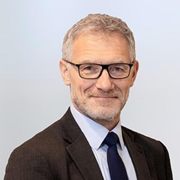 Professor Jakob Edler
