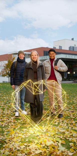 Opiskelijat yhdessä ulkona