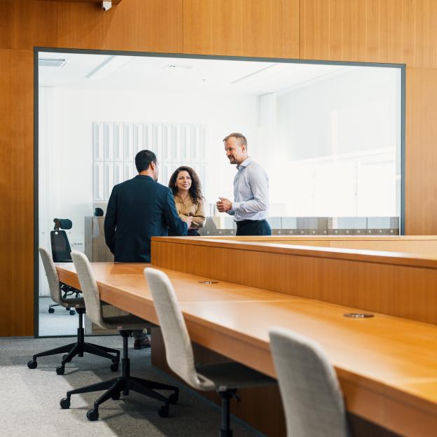 Kollegat yhdessä kampuksella