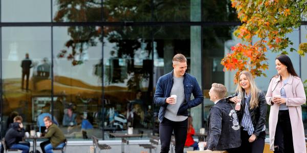 opiskelijoita Vaasan yliopistolla