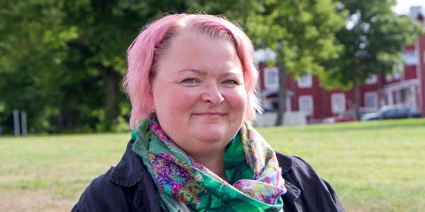 Henna Syrjälä Vaasan yliopiston kampuksella