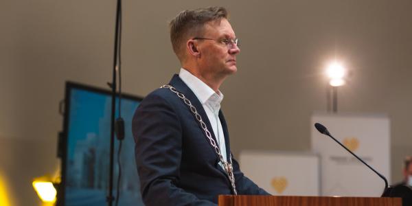 rehtori Jari Kuusisto vuosipäivän juhlassa