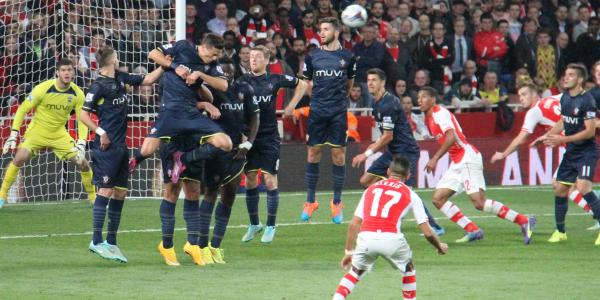 Alexis Sanchez free kick Arsenal kuva Ronnie MacDonald Flickr CC-BY