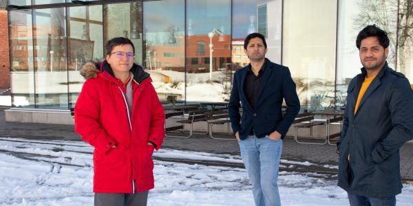 Vaasan yliopistolla tutkijat Dan, Shakeel ja Shahzad.