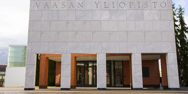 Vaasan yliopiston marmoriportti