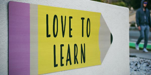 a wall with love to learn text