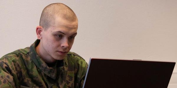 Varusmiespalveluksen kautta yliopistoon