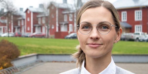 KTM Sniazhana Sniazhko väittelee Vaasan yliopistossa perjantaina 12. marraskuuta 2021. Kuva: Sniazhana Sniazhko väittelee johtamisen alalta Vaasan yliopistossa 12. marraskuuta 2021. Kuva: Riikka Kalmi/Vaasan yliopisto