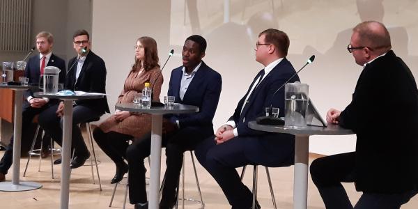 Osaaminen  ja osaava työvoima 2030 -juhlavuoden seminaarin paneelikeskustelu