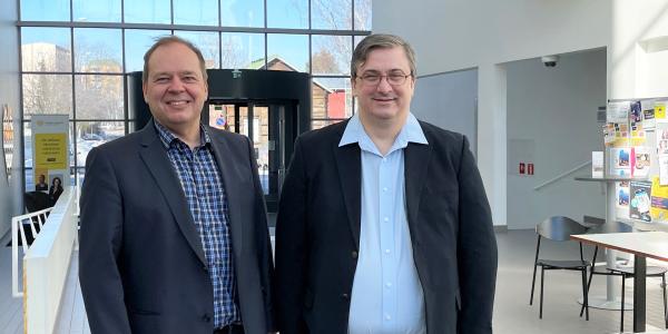 Professor Brian Chabowski (on the right side) and Professor Peter Gabrielsson at the University of Vaasa. 