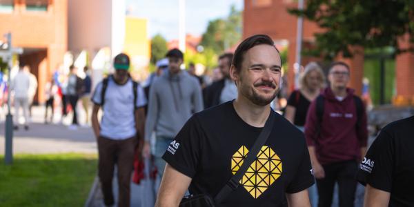 Students at University of Vaasa campus