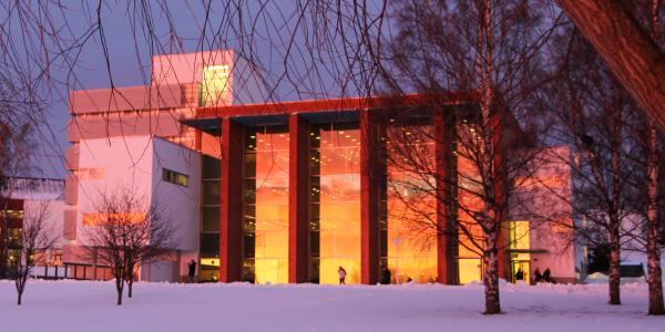 Vaasan yliopiston kampuksella talvella