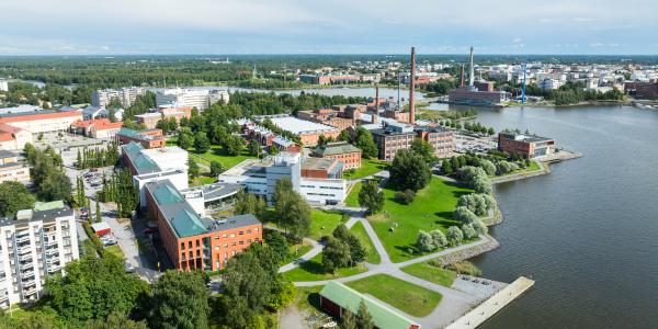 Ilmakuva Vaasan yliopisto ja Vaasan kaupunki. 