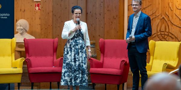 Rehtori Minna Martikainen ja vararehtori Mika Grundström