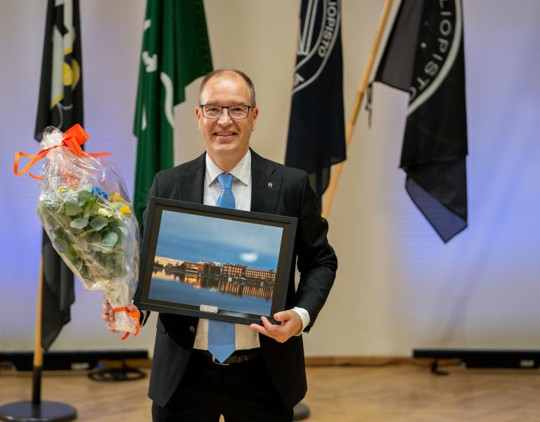Vuoden alumni 2025 on DNA:n toimitusjohtaja Jussi Tolvanen.