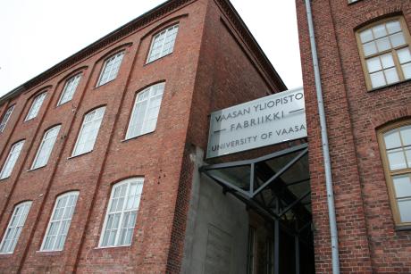 Main entrance of Fabriikki overlooking the sea
