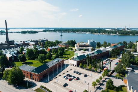 Vaasan kampus ilmasta kuvattuna