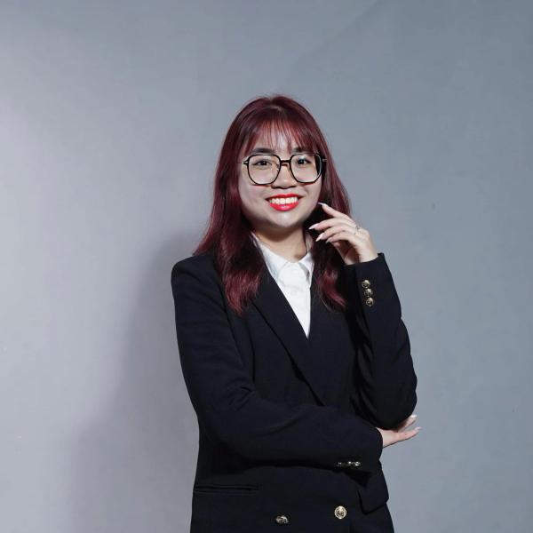 headshot of Thu Dang