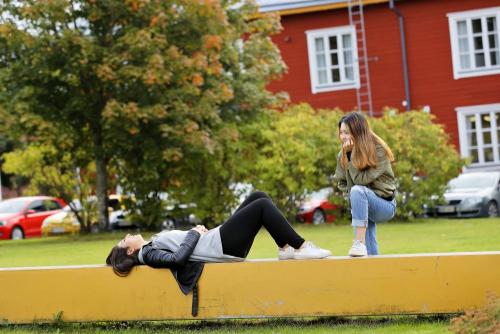 Students in front of a student apartment building