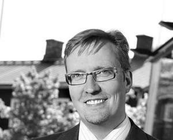 Vesa Suutari, Professor